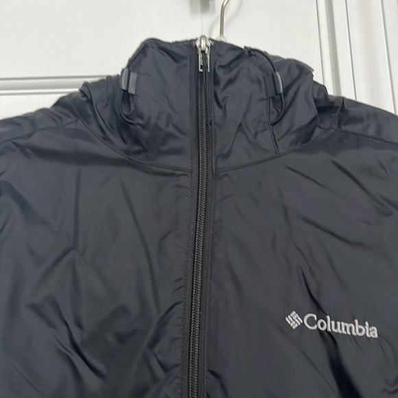 Columbia Wind Breaker - Picture 4 of 5
